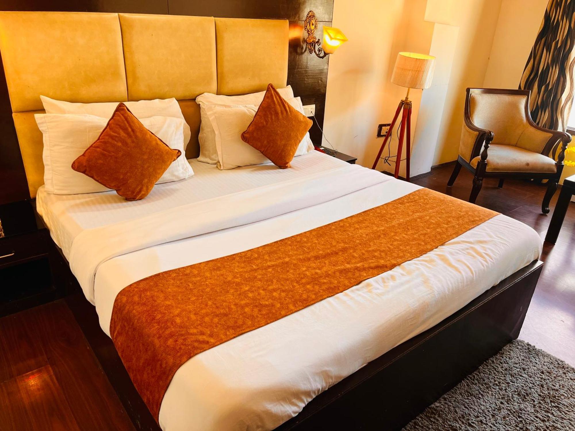Hotel The North Wind In City Center, Manali ภายนอก รูปภาพ