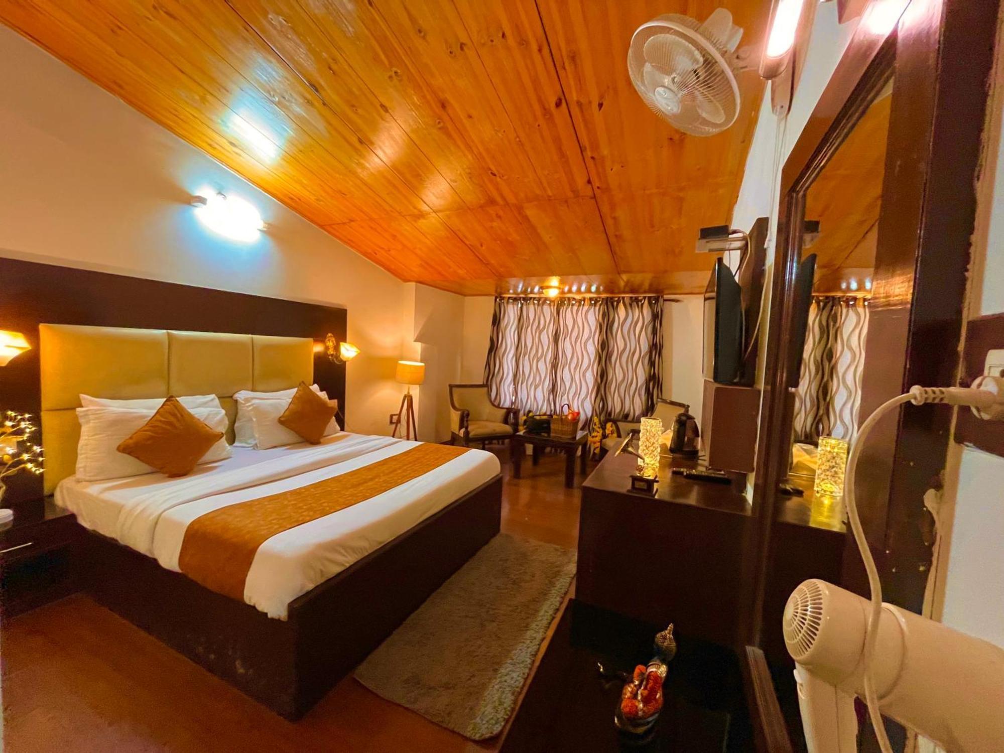 Hotel The North Wind In City Center, Manali ภายนอก รูปภาพ