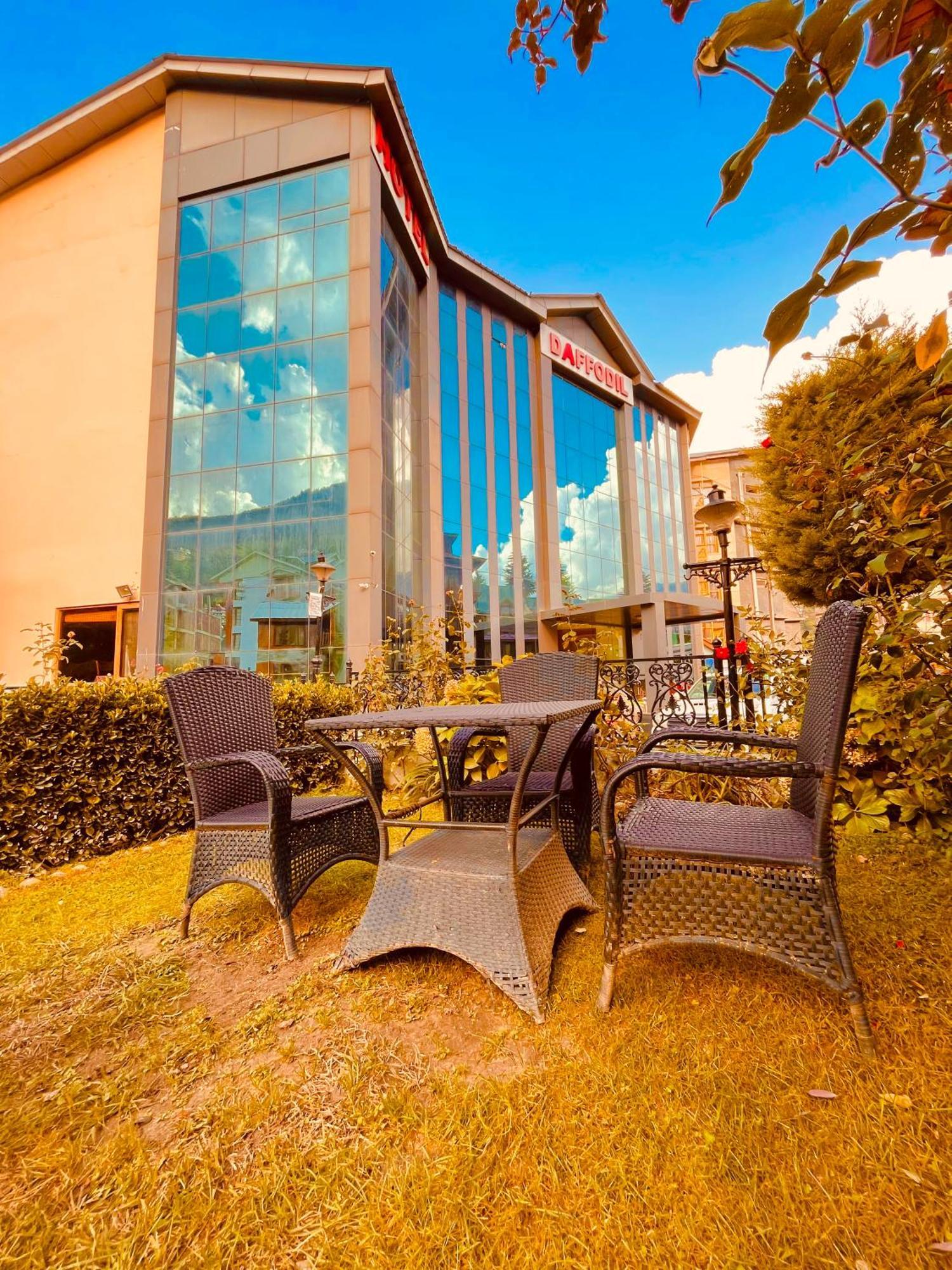 Hotel The North Wind In City Center, Manali ภายนอก รูปภาพ