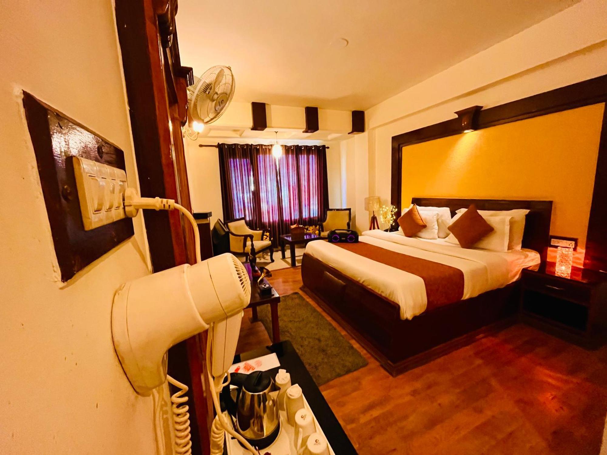 Hotel The North Wind In City Center, Manali ภายนอก รูปภาพ