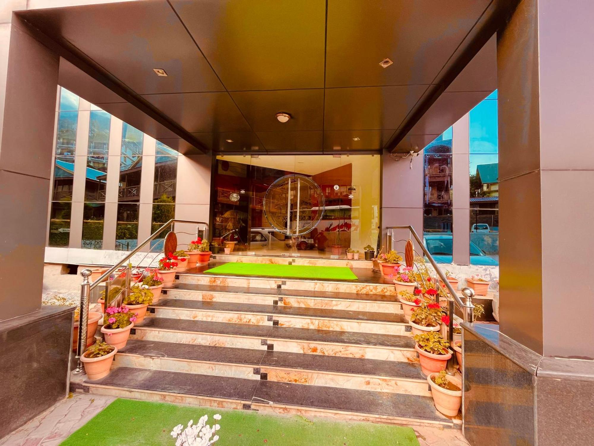Hotel The North Wind In City Center, Manali ภายนอก รูปภาพ