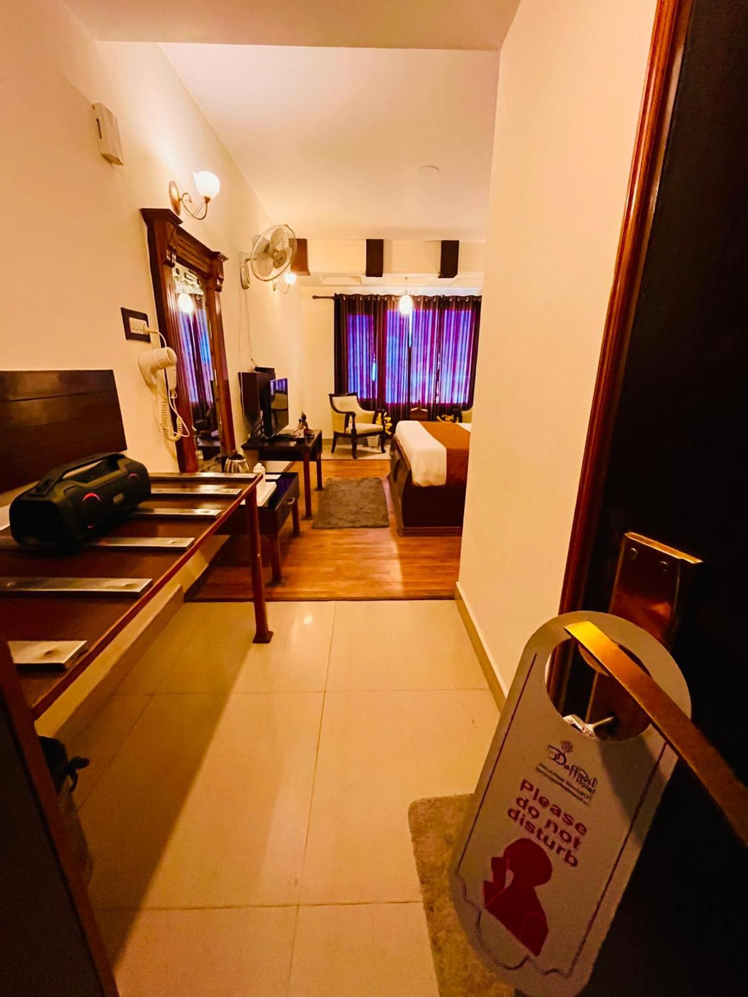Hotel The North Wind In City Center, Manali ภายนอก รูปภาพ
