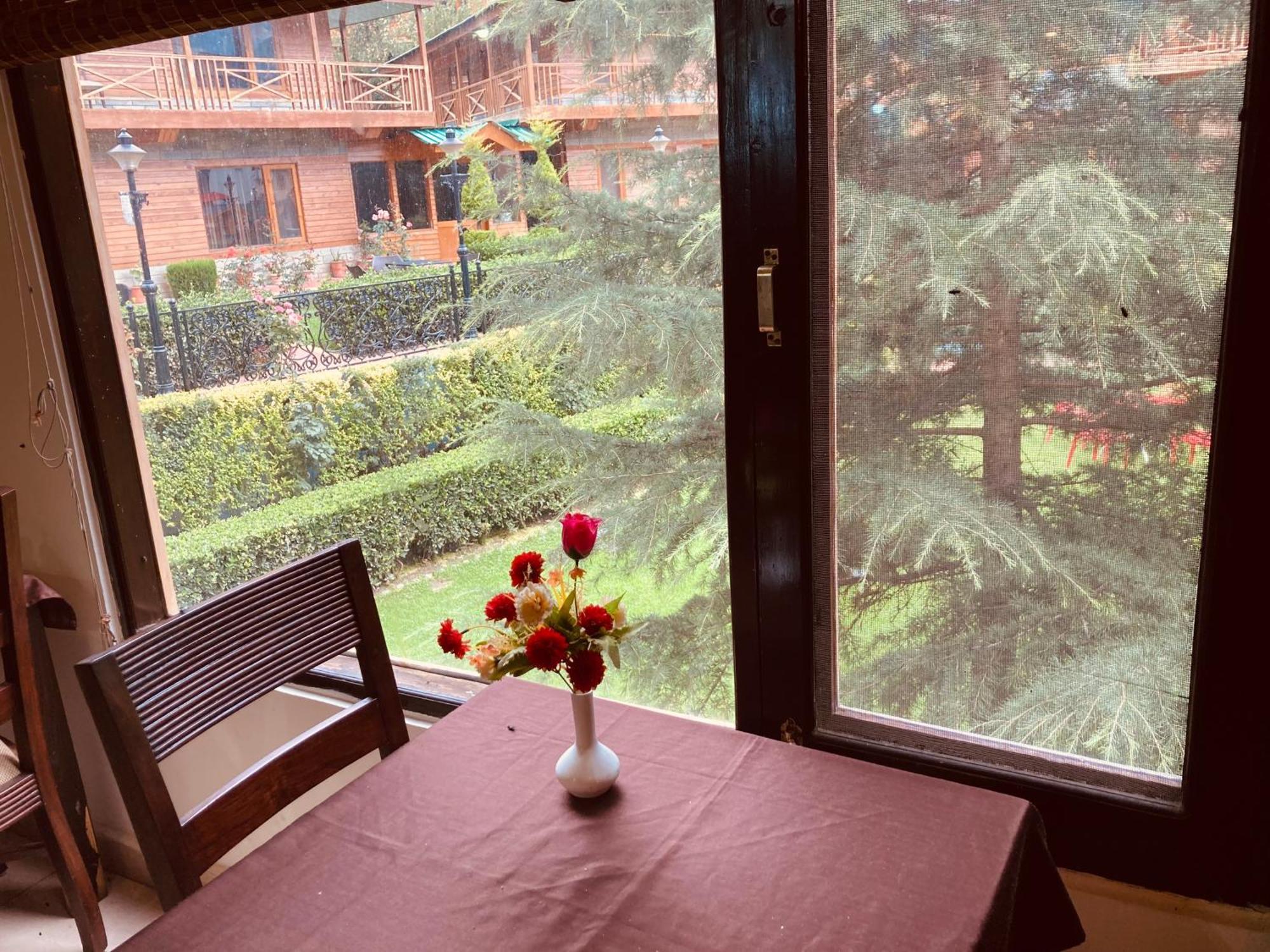 Hotel The North Wind In City Center, Manali ภายนอก รูปภาพ